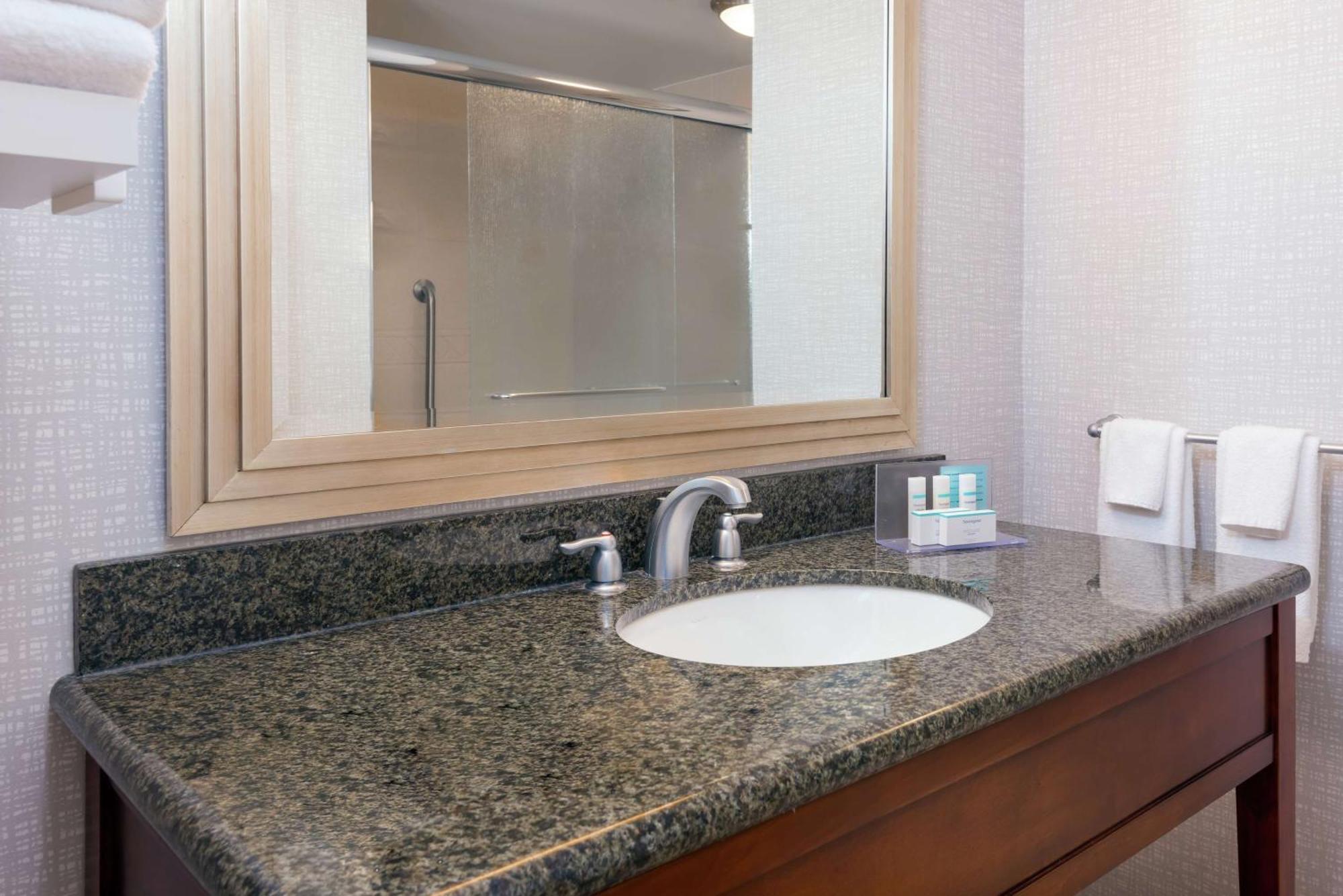 Hampton Inn & Suites Orlando Airport At Gateway Village Extérieur photo